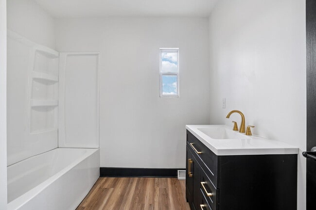 Building Photo - 5039 26th Ave