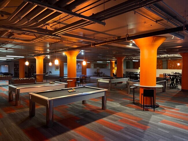 Building Photo - 565 W Quincy St