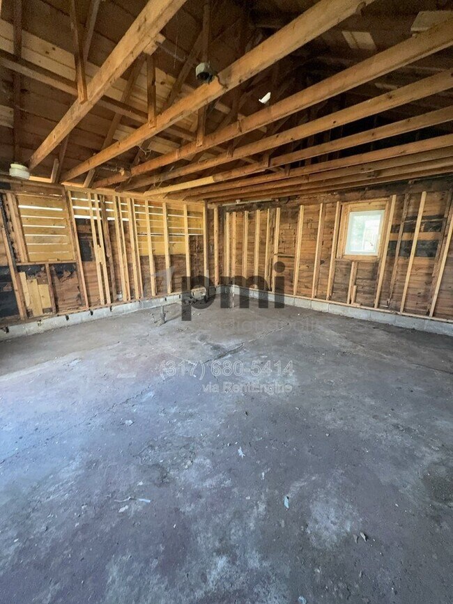 Building Photo - 2613 Louise St