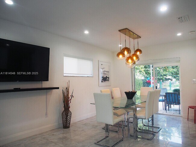 Building Photo - 200 NW 86th St