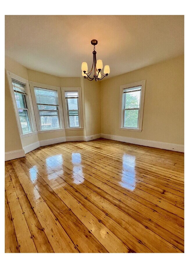 Building Photo - 3 Bedroom 1 bath in Roxbury, MA Collegiate