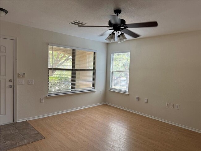 Building Photo - 5609 Viewpoint Dr