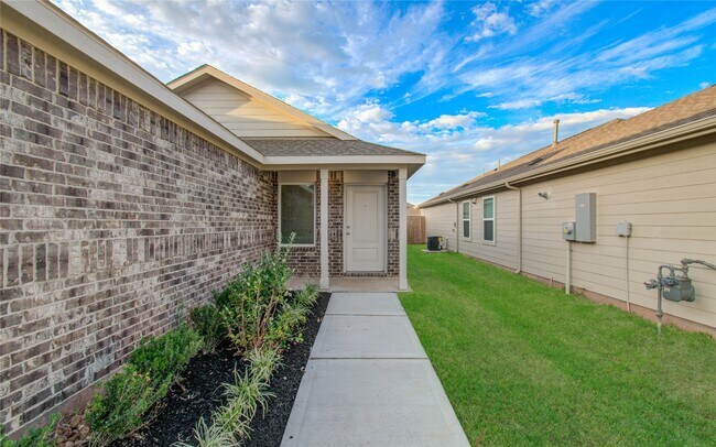 Building Photo - 25364 Carnation Ct
