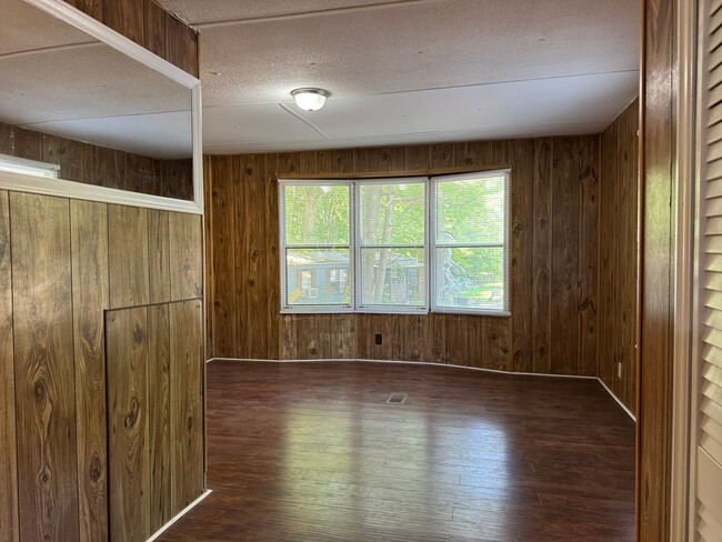 Building Photo - Two Bedroom Single Wide in Troutman