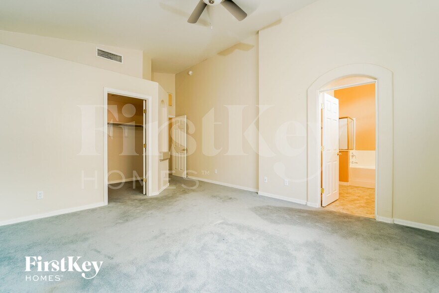 Building Photo - 5240 N Spring Pointe Pl