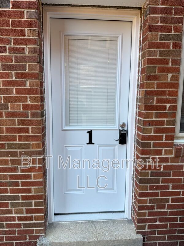 Building Photo - 8800 Plymouth St