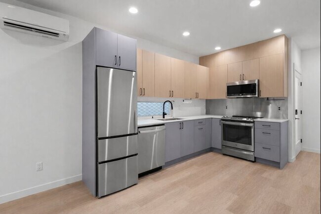 Building Photo - 10350 Wallingford Ave N