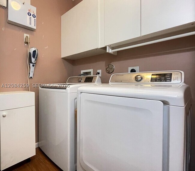 Building Photo - 4400 SW 160th Ave