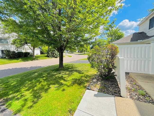 Building Photo - 2 Bedroom Townhome Nestled in The Heart of...