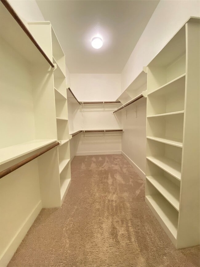 Building Photo - 9510 Cedarpost Square St