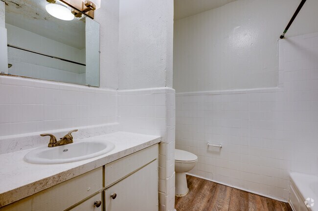 2BR, 1BA - 850SF - Bathroom - Apex Apartments