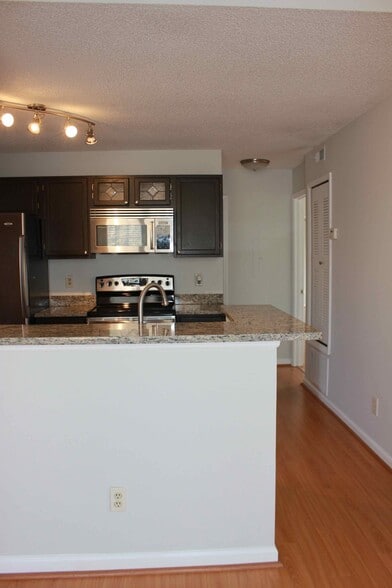 Building Photo - 1307 Red Deer Way