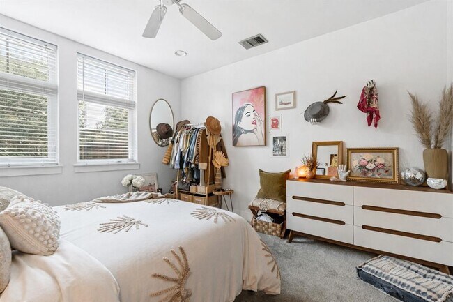 Building Photo - 908 Nueces St