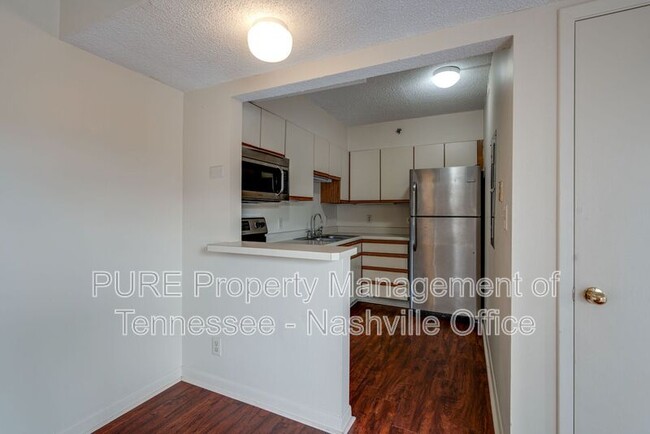 Building Photo - 900 19th Ave S