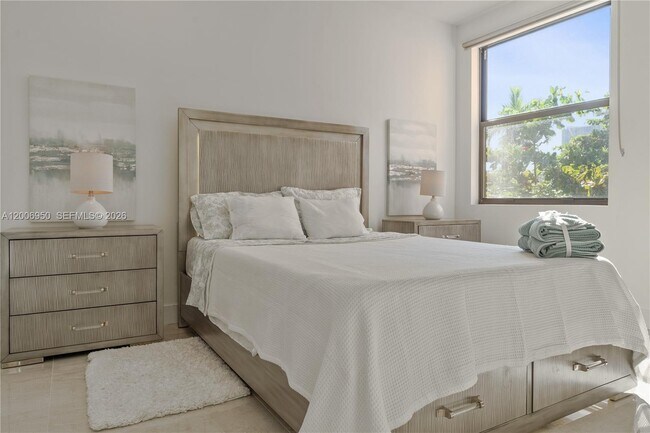 Building Photo - 2889 SW 33rd Ave