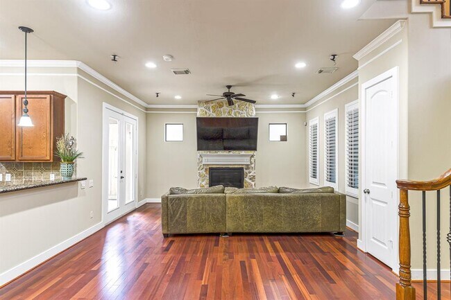 Building Photo - 11022 Robin Hood Ct