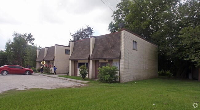 Building Photo - 3350 La-1 Hwy S