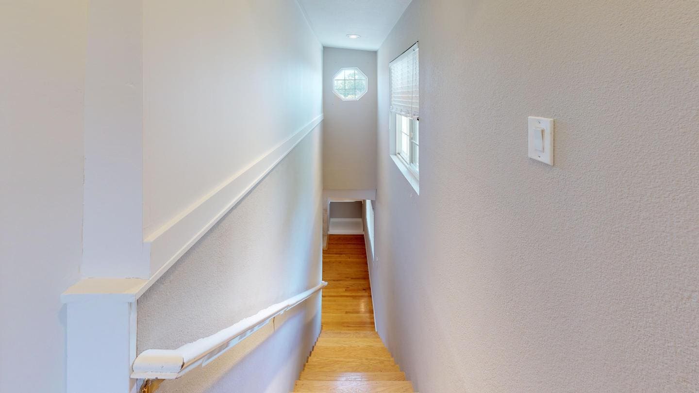 Building Photo - 710 Telford Ave