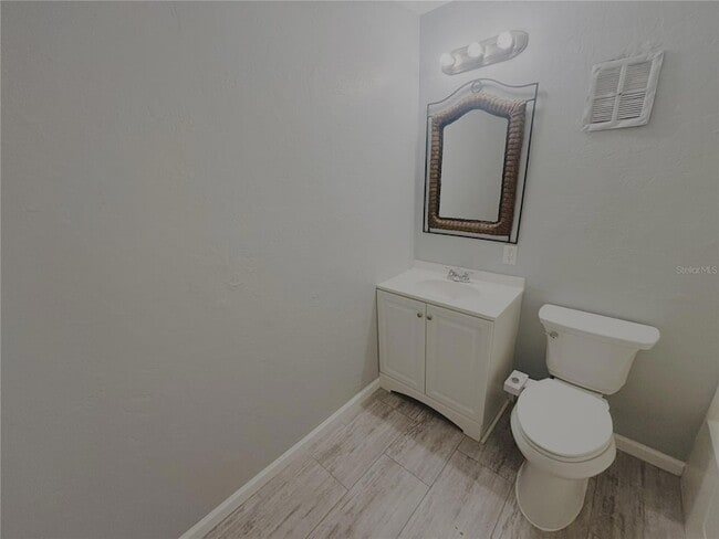 Building Photo - 6519 W Newberry Rd