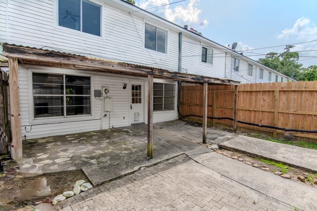 Building Photo - 20335 Fieldtree Dr