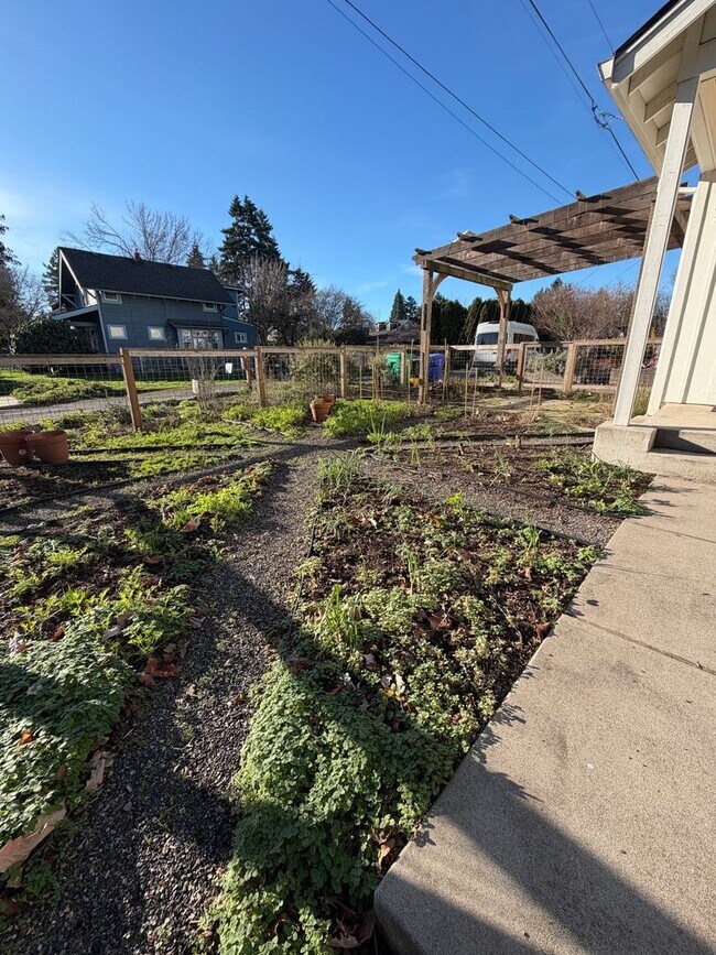 Building Photo - 3Bed/2.5 Bath Townhouse In Woodstock Neighborhood