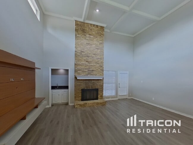 Building Photo - 10144 Desert Willow Dr