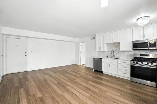 Building Photo - Charming 2BR + 1BA Condo in Tarzana availa...