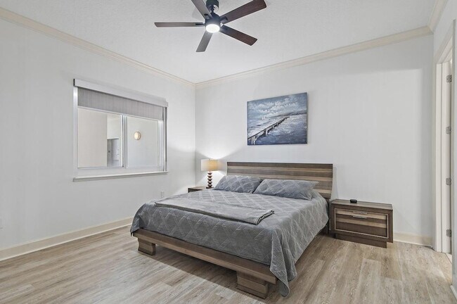 Building Photo - 725 Gulf Shore Dr