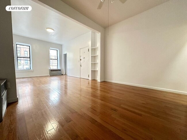 Primary Photo - 930 Amsterdam Ave