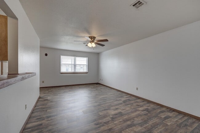 Building Photo - 627b S Walker St