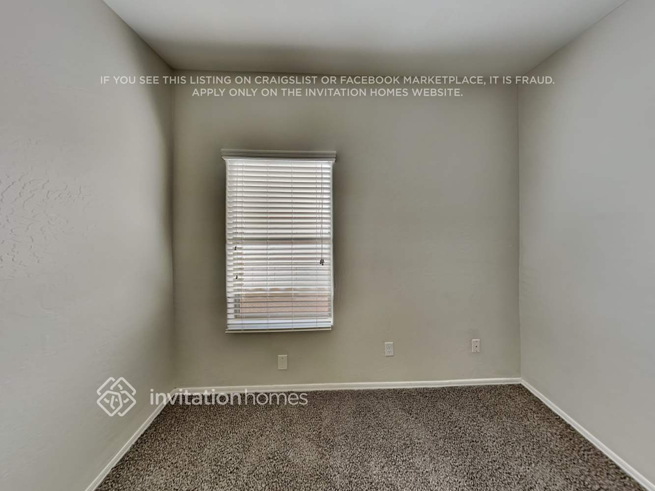 Building Photo - 2101 E Caspian Way