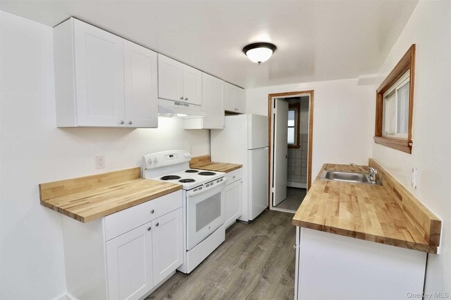 Building Photo - 128 Catherine St