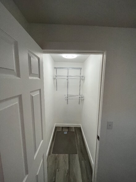 Building Photo - 6876 S 90 E