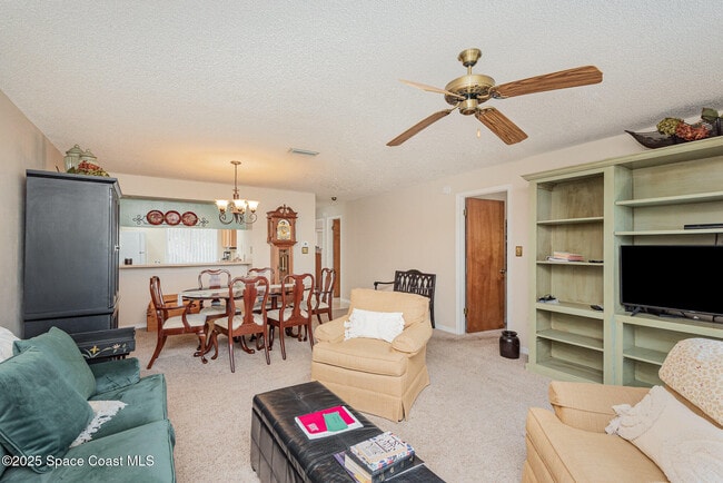 Building Photo - 307 La Paloma Ln