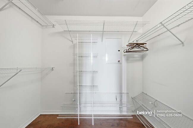 Building Photo - 2421 NE 65th St