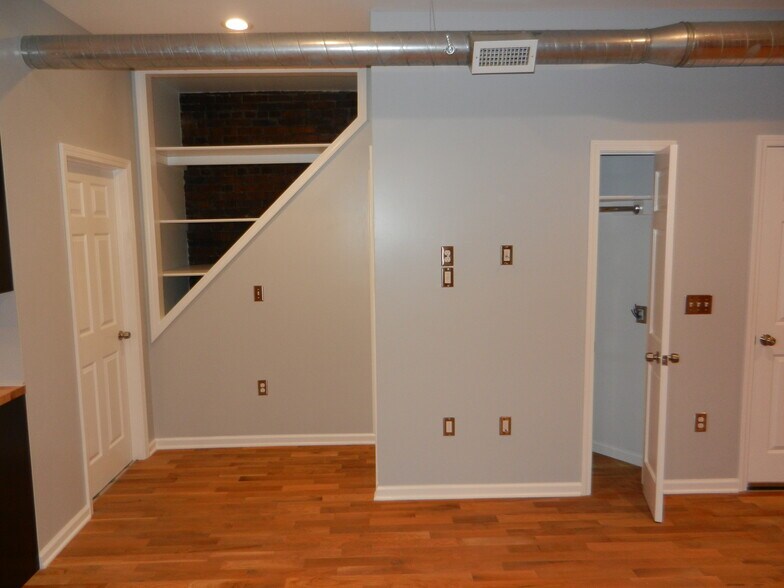 industrial class design - 657 Evergreen Rd