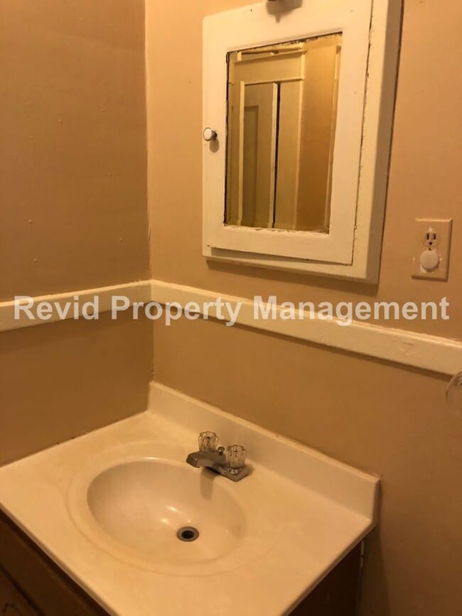 Building Photo - 1536 Tutwiler Ave