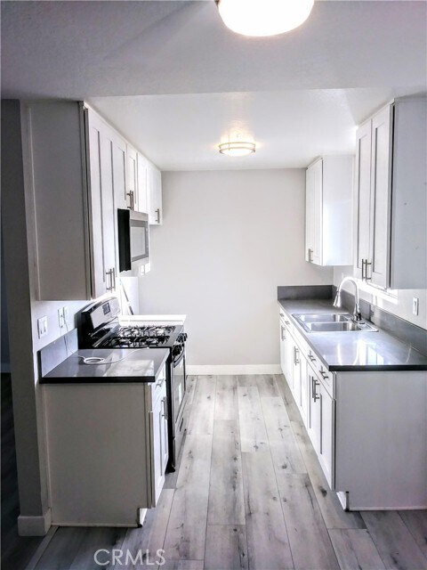 Building Photo - 501 E Hyde Park Pl