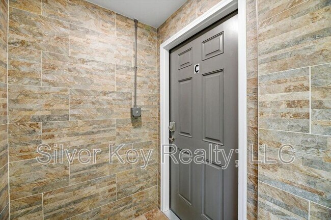 Building Photo - 2113 W Madison Ave