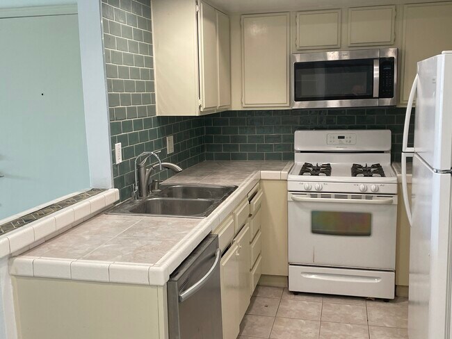 Building Photo - 249 Mangano Cir