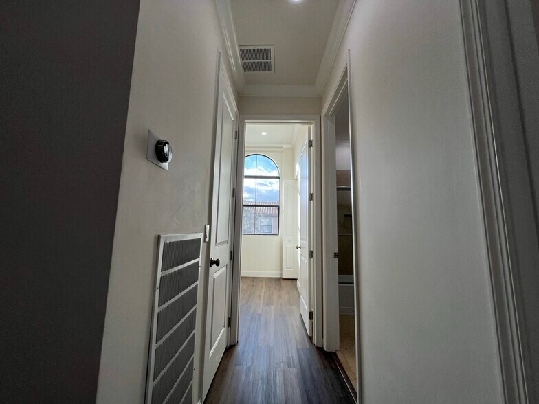 Building Photo - 3390 NW 125th Ave