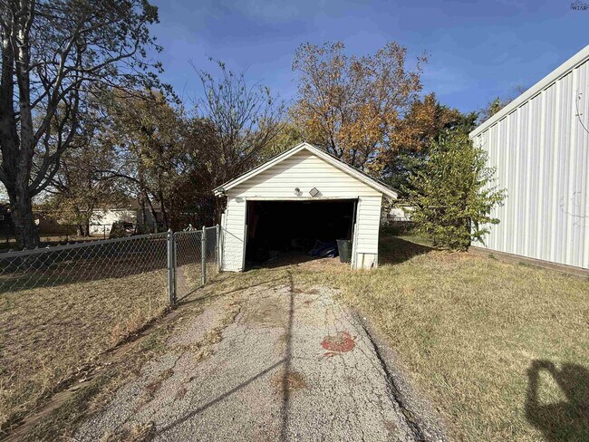 Building Photo - 116 W North St