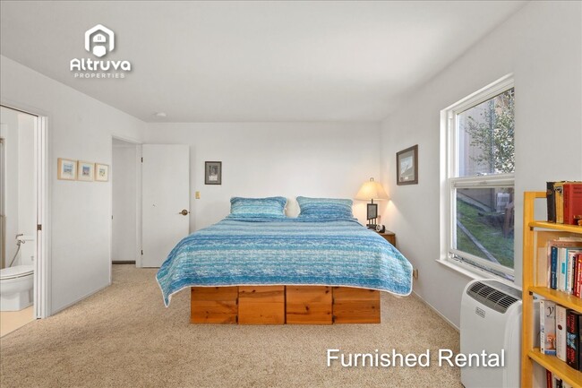 Building Photo - 2177 Manzanita Dr