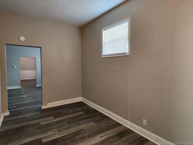 Building Photo - 603 E Oak St