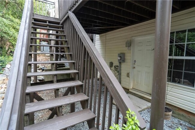 Building Photo - 9155 Nesbit Ferry Rd