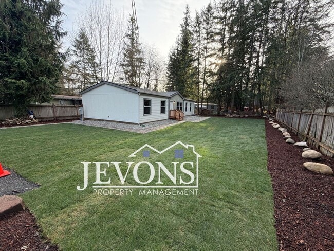 Building Photo - $250 off the first month's rent! Charming Maple Valley Home on a Quiet Residential Street