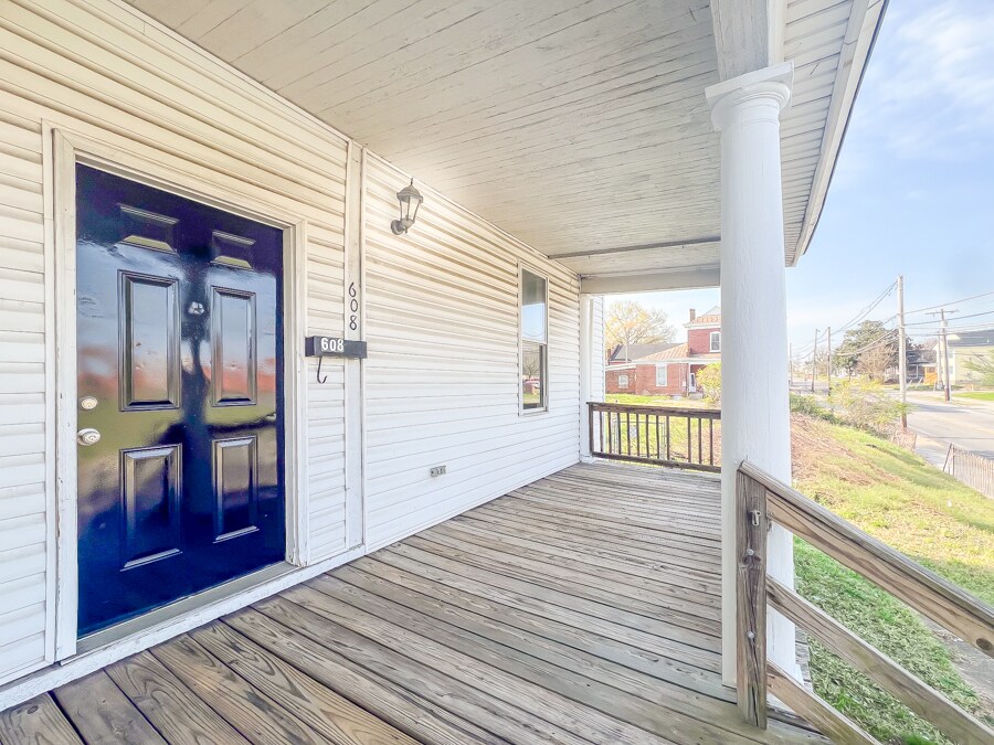 Building Photo - 608 Halifax St