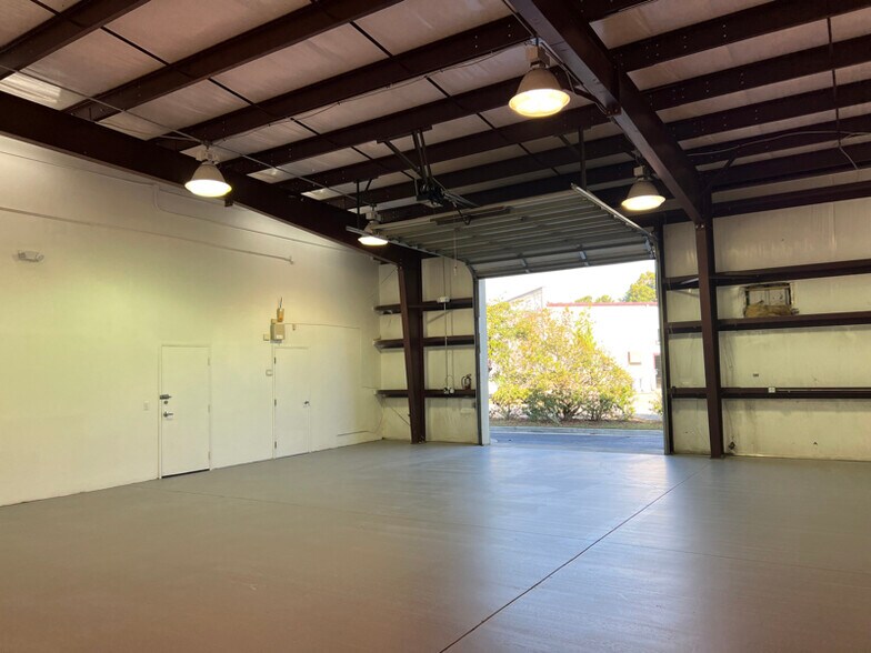 Building Photo - 128 Elk Dr