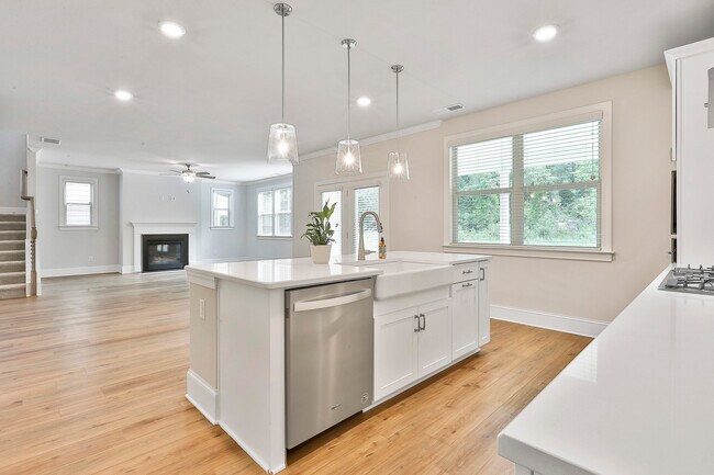 Building Photo - 335 Caledonia Ct