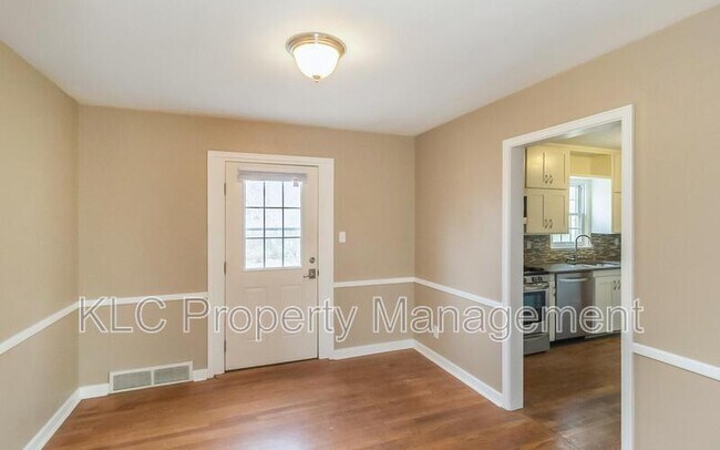 Building Photo - 7105 Sunset Terrace